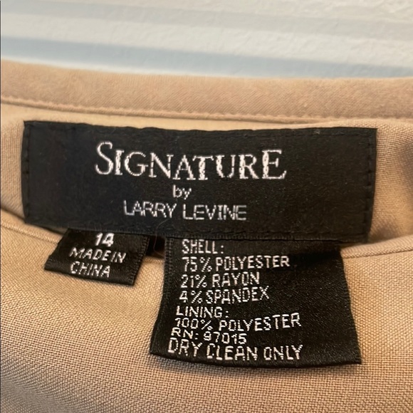 Elegant Tan Women's Suit Size 14 like new signature brand by Larry Levine - Picture 5 of 5